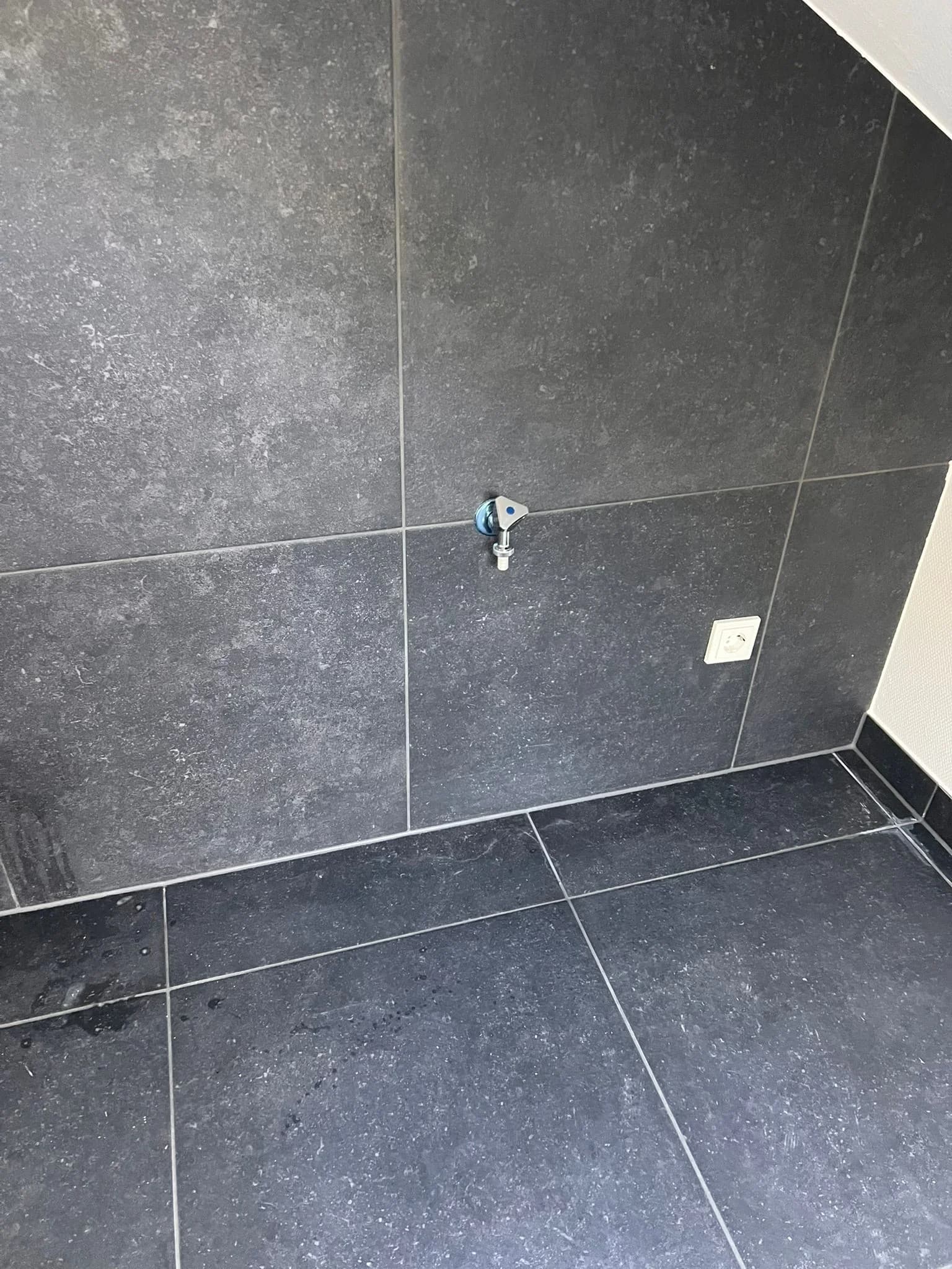 Fliesendetail im Badezimmer